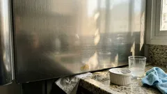 Como tirar ferrugem do inox sem riscar: 3 métodos fáceis e o que evitar