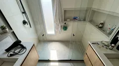 9 coisas que você não deve deixar no box do banheiro para evitar mofo e mau cheiro