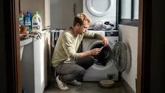 Por que as meias desaparecem na máquina de lavar — e onde elas costumam parar